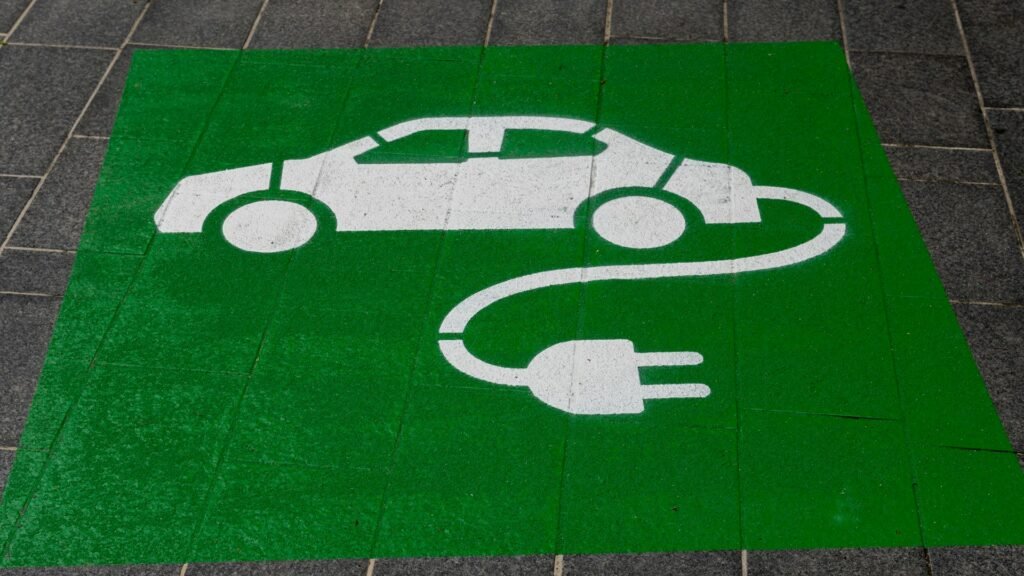 Carro híbrido plug-in a carregar - 75% desconto ISV na importação