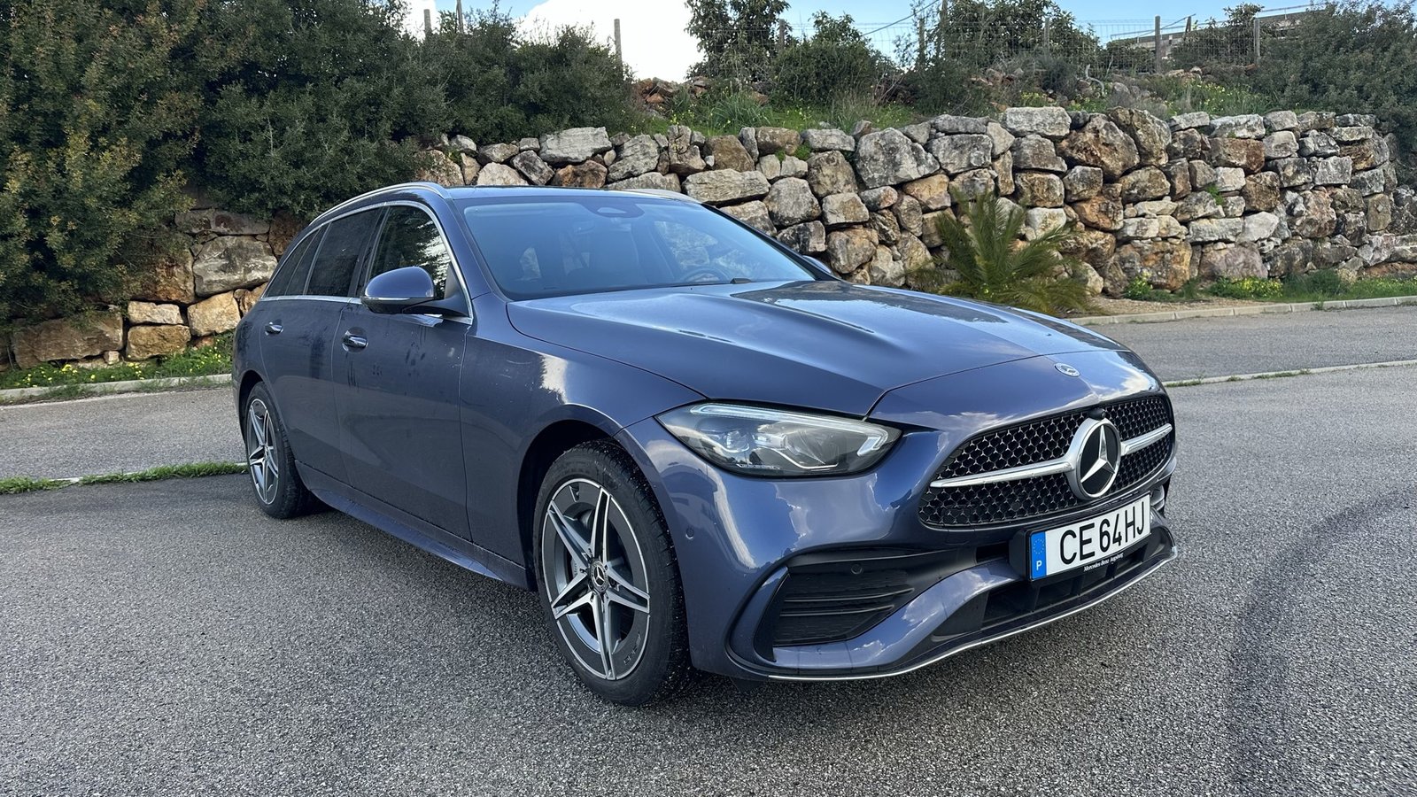 Mercedes-Benz C 300e T AMG 2024 foto 2