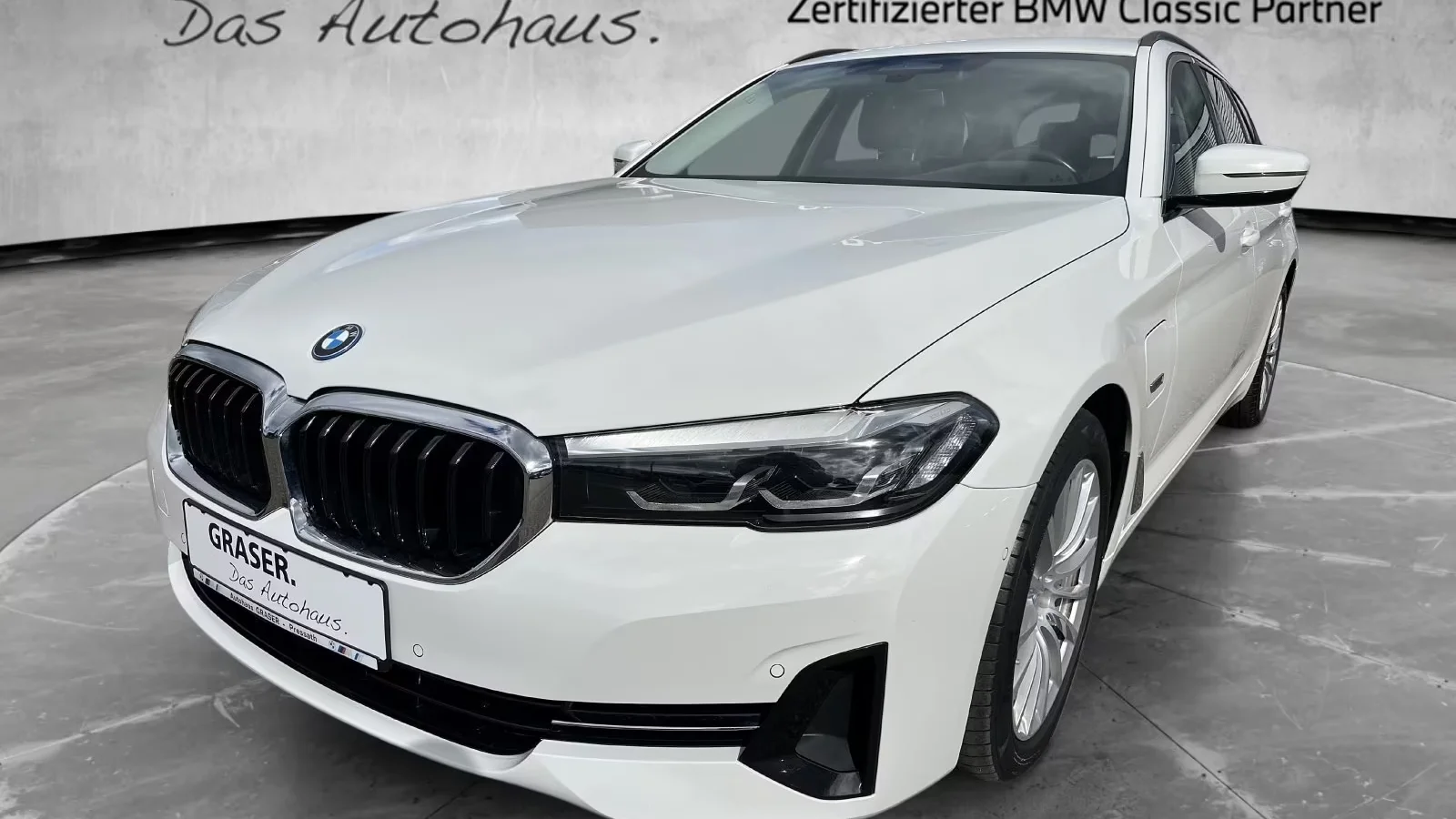 BMW 530e Touring 2022 — PHEV plug-in