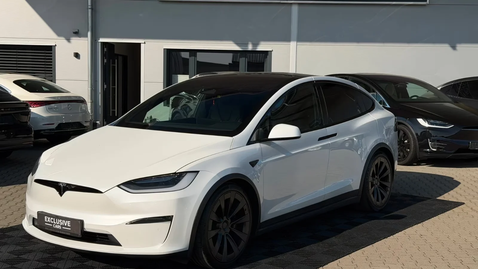 Tesla Model X Plaid 6 Lugares — Yoke foto 2