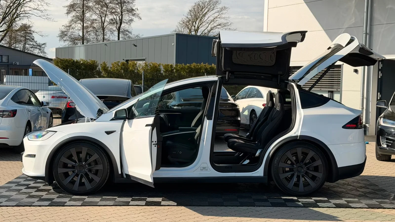 Tesla Model X Plaid 6 Lugares — Yoke foto 3