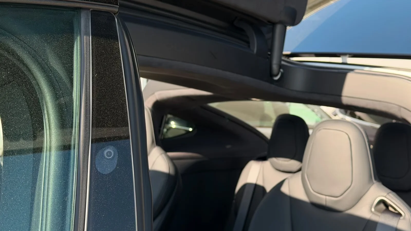 Tesla Model X Plaid 6 Lugares — Yoke foto 5