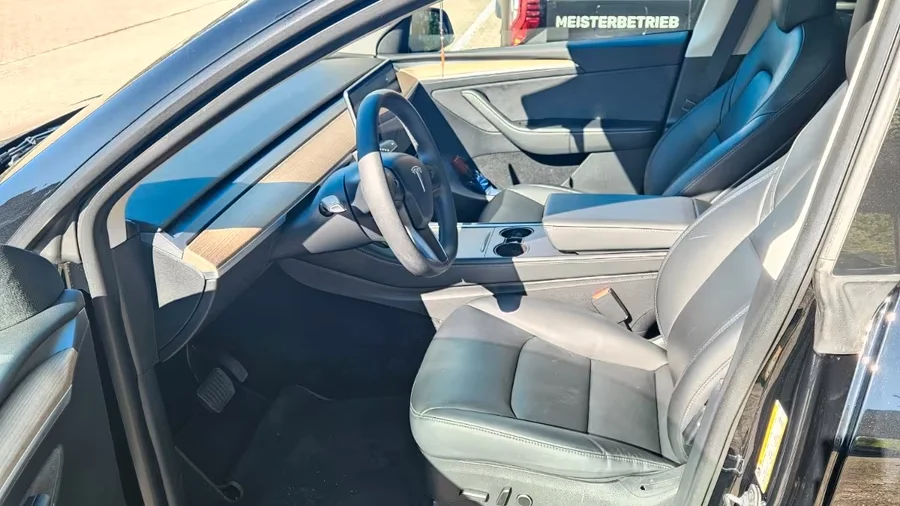 Tesla Model Y Long Range AWD 2022-2023 foto 2