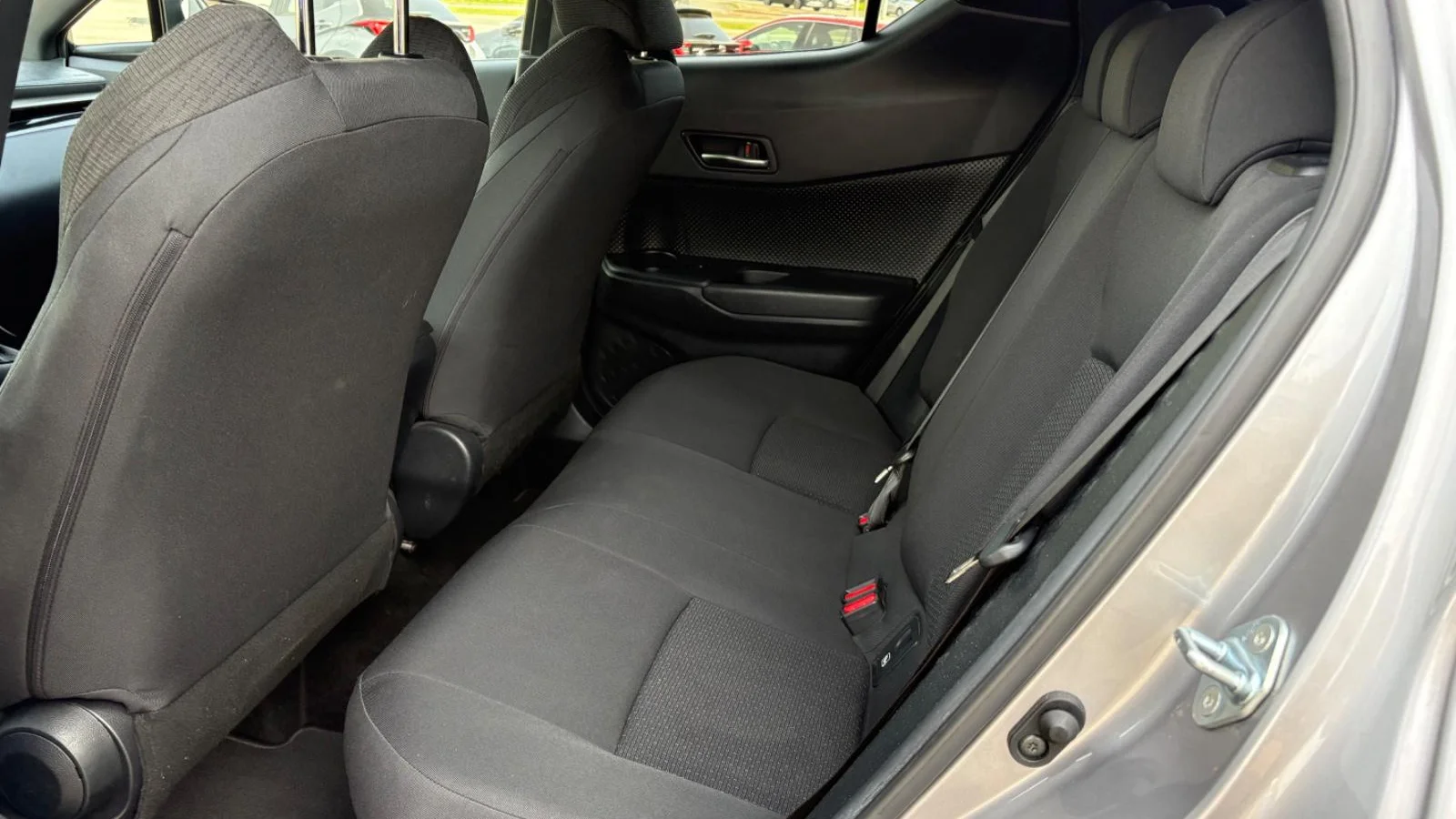 Toyota C-HR 2.0 PHEV 2022-2023 foto 4