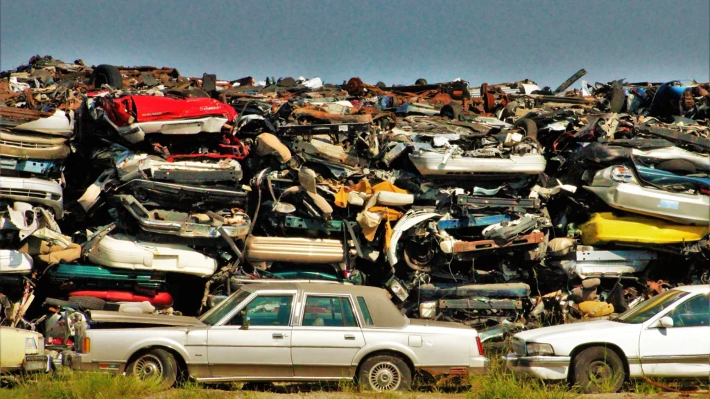 Parque de veículos em fim de vida para reciclagem