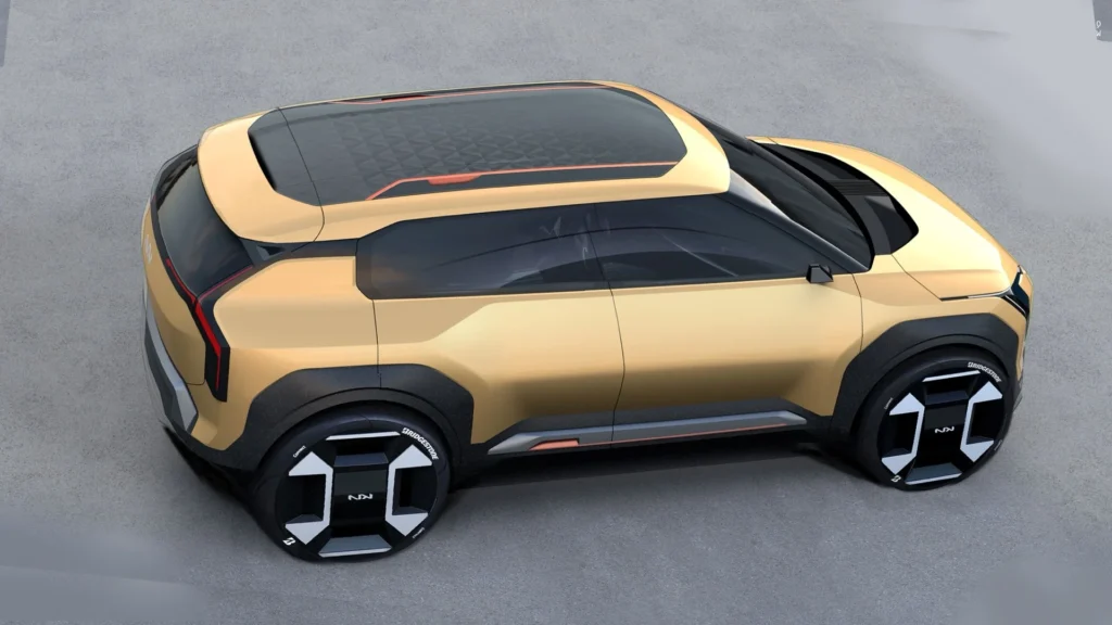 SUV eléctrico moderno estacionado em cidade