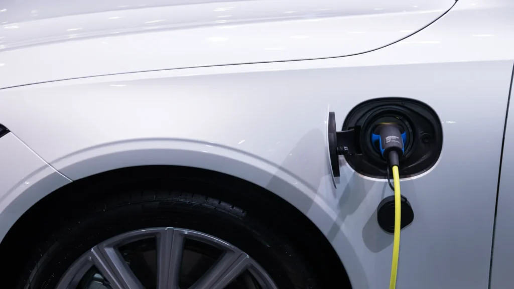 PHEV a carregar em wallbox — autonomia eléctrica real medida em Portugal