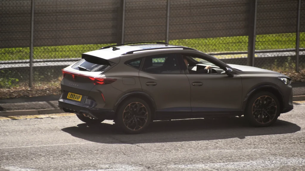 Cupra Formentor VZ — SUV coupé PHEV importar da Alemanha