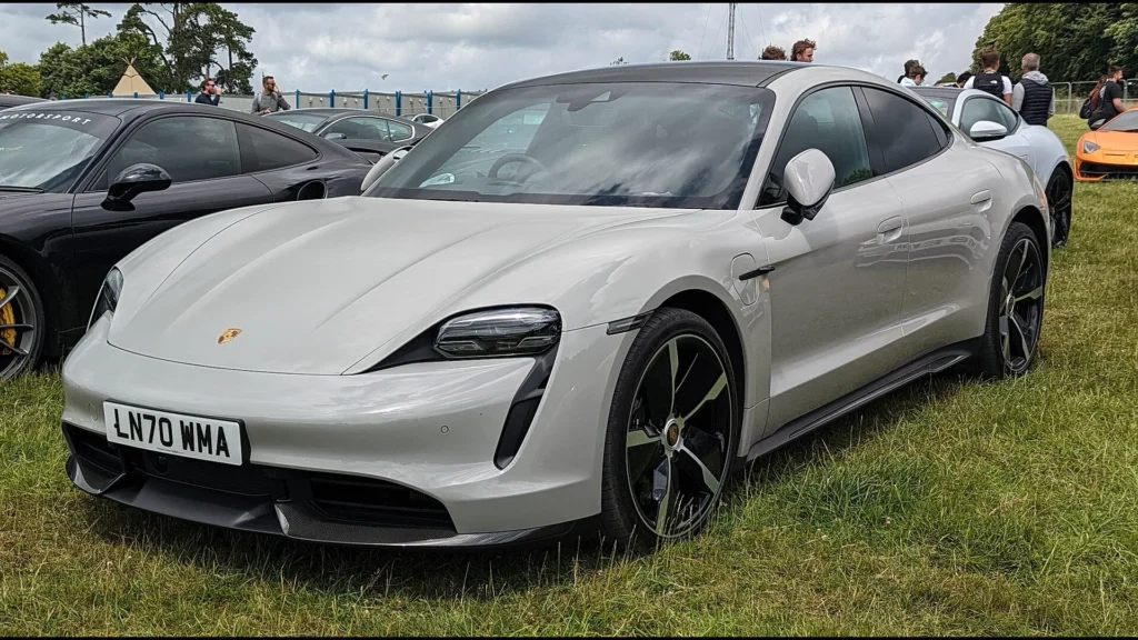 Porsche Taycan Turbo S — berlina eléctrica premium