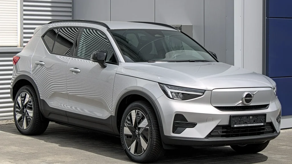 Volvo XC40, VW Tiguan e Skoda Karoq — SUV compactos importar