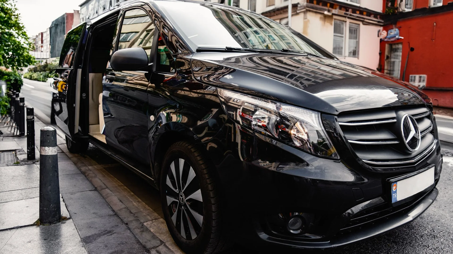 EcoImport serviço importação Mercedes V-Class VW Caravelle para hotelaria e transfers VIP em Portugal