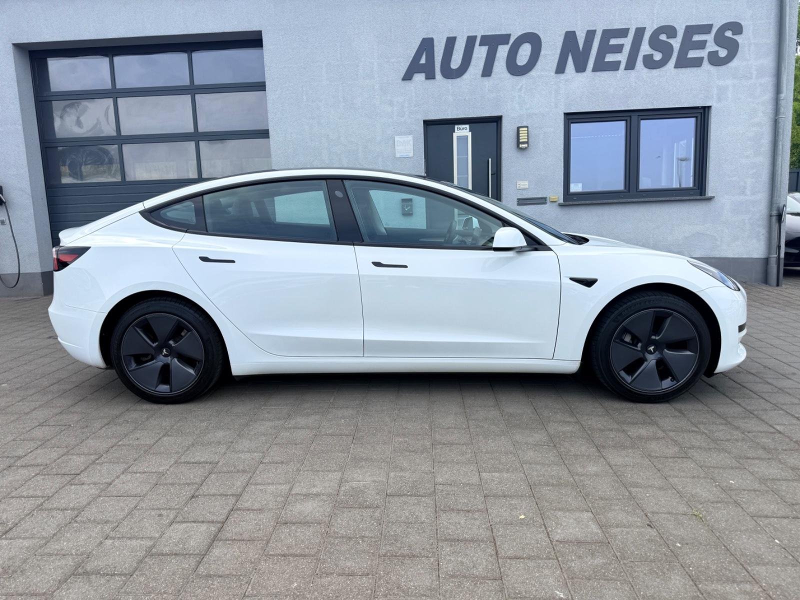 Tesla Model 3 2023 foto 2