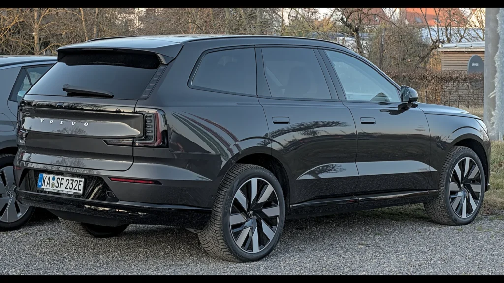 Volvo EX30 vs EX90 2026 — qual Volvo eléctrico escolher para importar da Europa